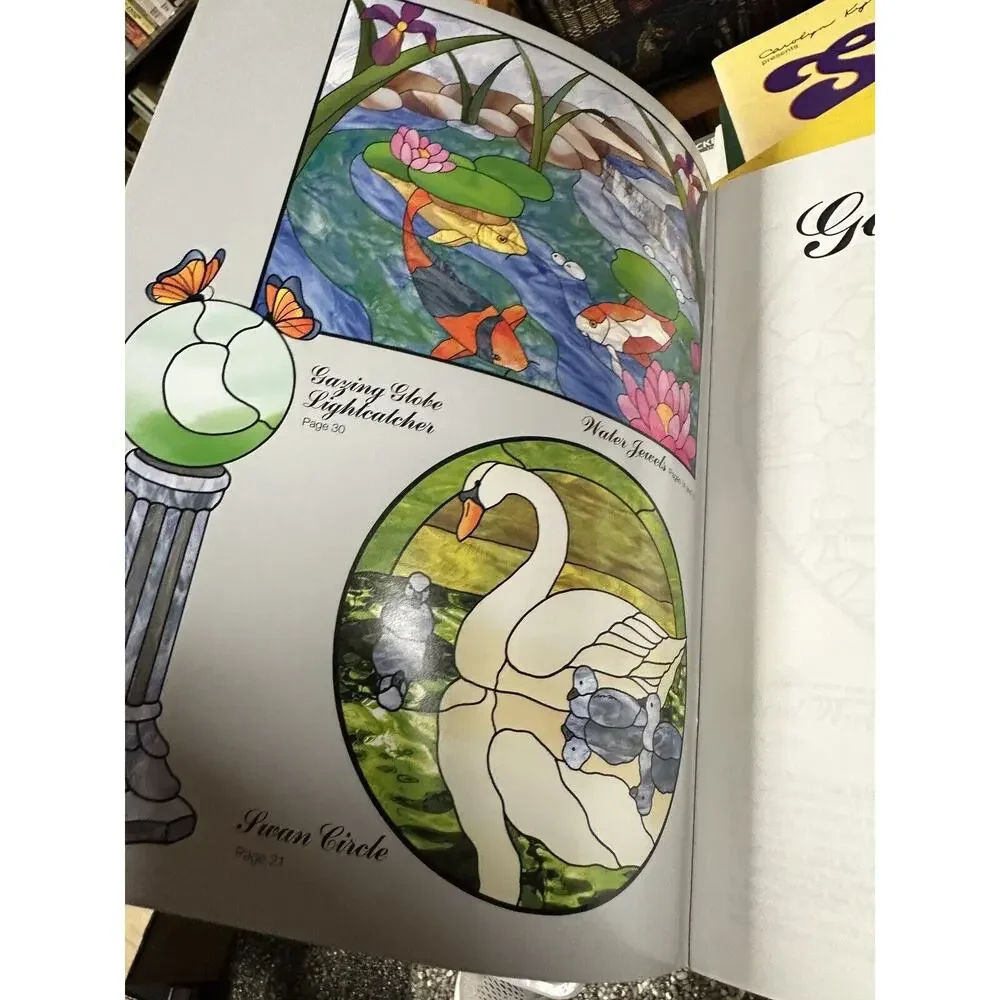 Golden Days Stained Glass Pattern Book by‎ Leslie Gibbs & Laura Payne